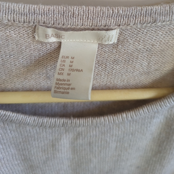 Off white h and m long sleeve thin sweater, size m - Picture 2 of 3